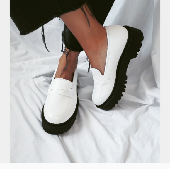 🆕️Yorkshire collection// white loafer - Picture 2 of 6